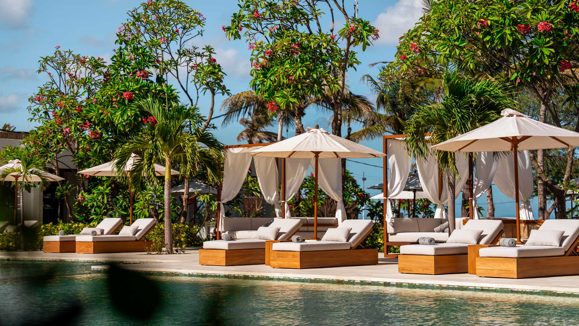 Pacifica poolsuite cover detail